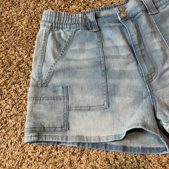 No Boundaries Jean Shorts - Picture 2 of 5